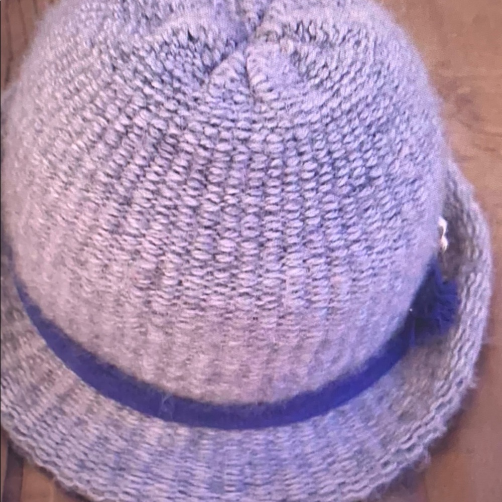 Stylish Gray Knit Hat with Blue Accent